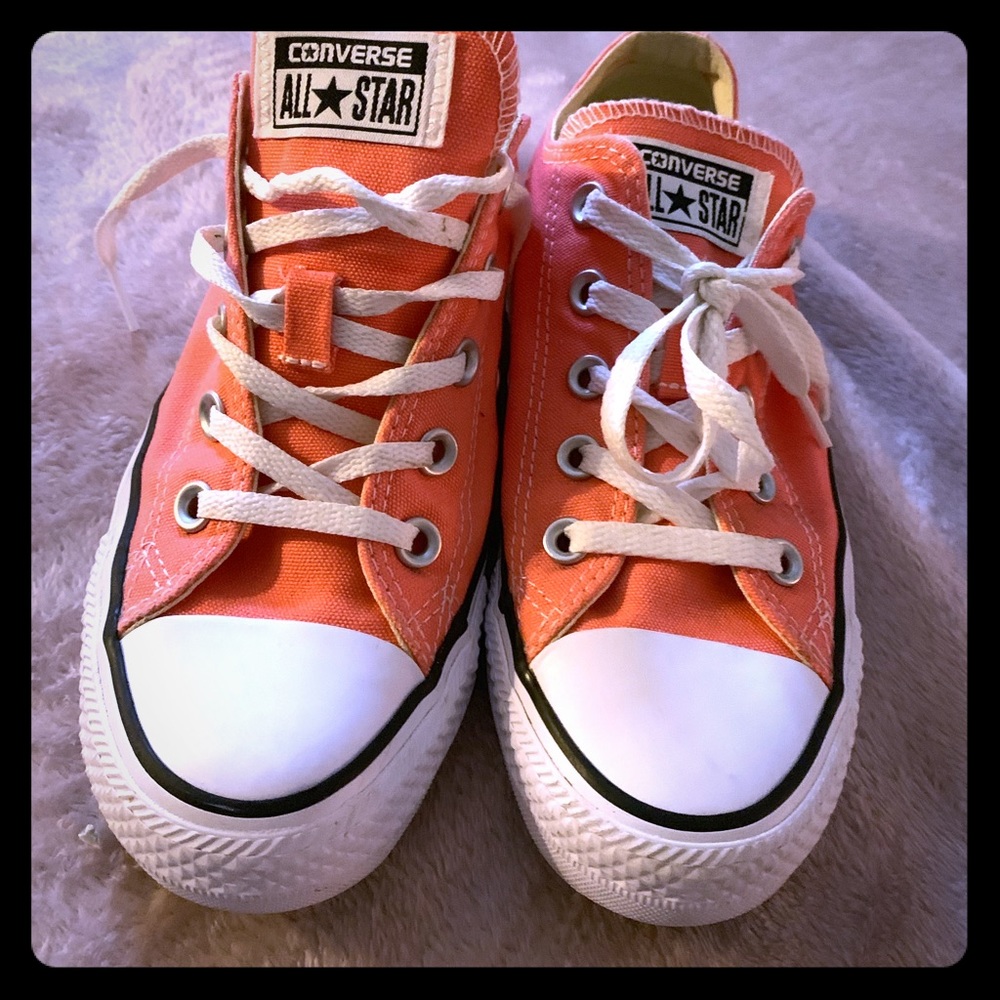 Women's size 5 Converse All-Star Low